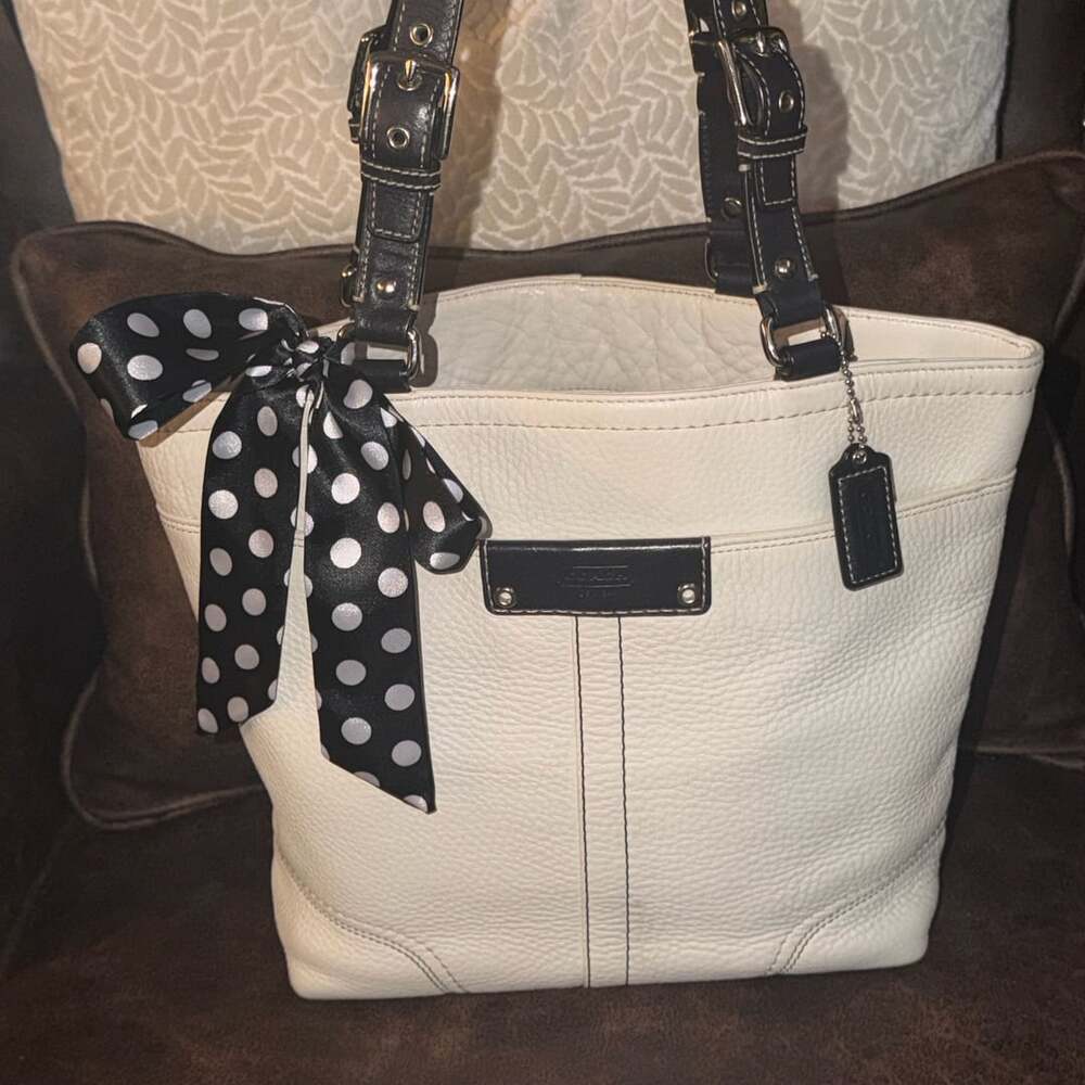 Coach White Leather Tote Bag With Scarf #26V1026